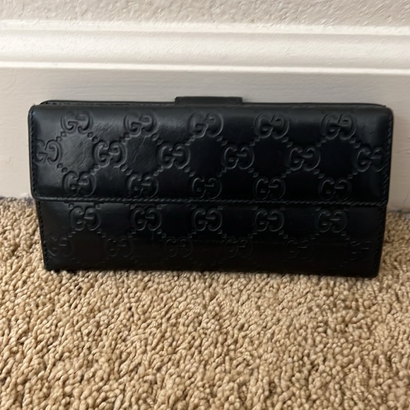 Gucci Emily horsebit bag comes with free gift.  Box not included. - Picture 10 of 14